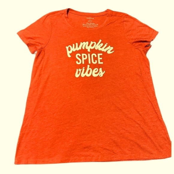 “Pumpkin Spice Vibes” women’s Torrid size 2x cozy fall tee shirt t - Picture 3 of 3
